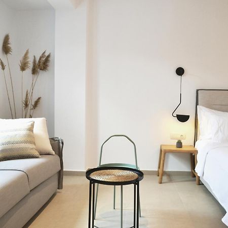 Iades Suites Áfitos Quarto foto