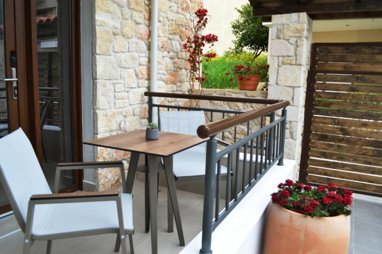 Iades Suites Áfitos Exterior foto