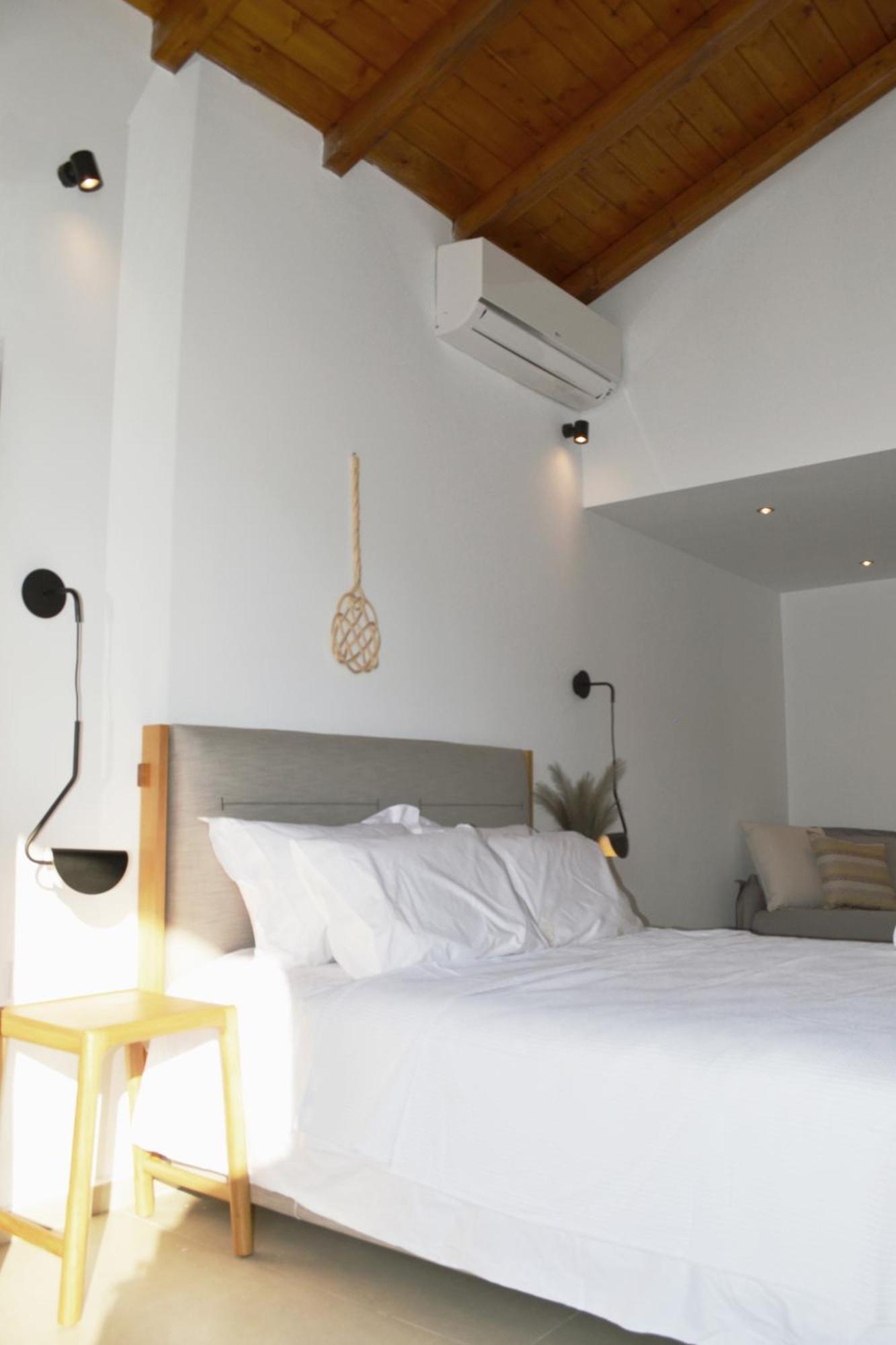 Iades Suites Áfitos Quarto foto
