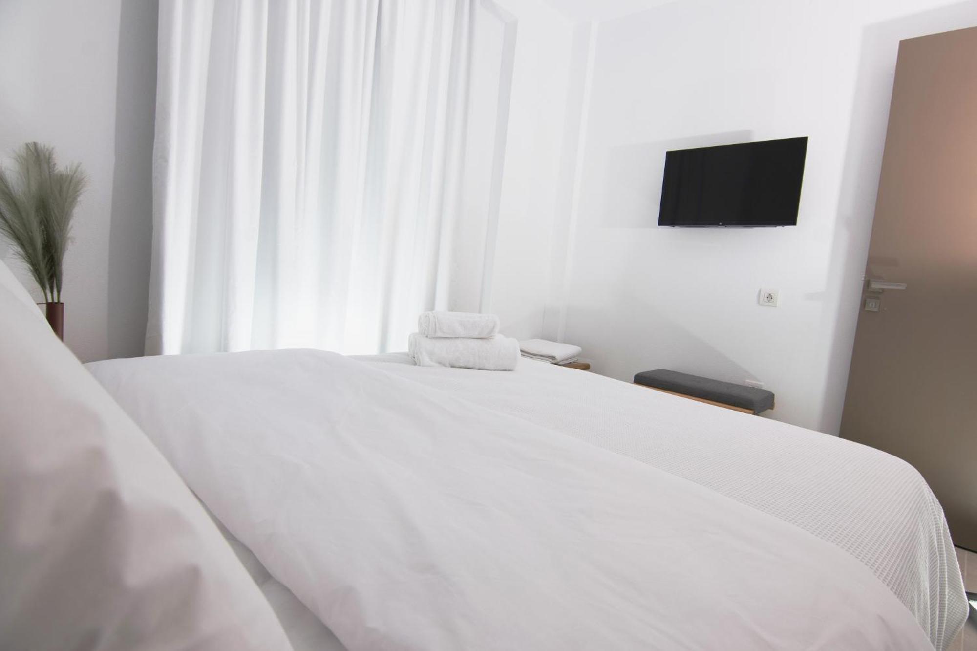 Iades Suites Áfitos Quarto foto
