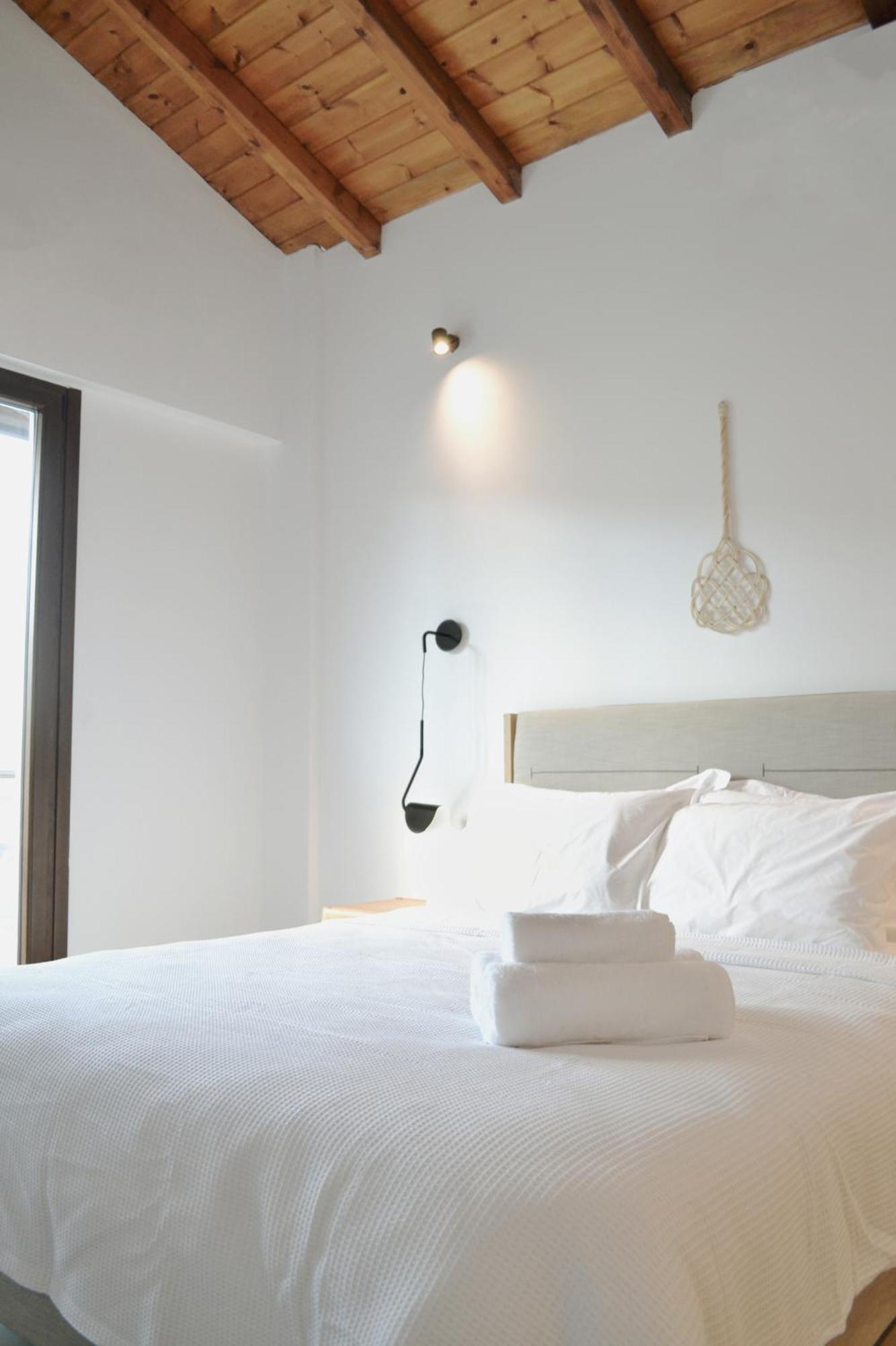 Iades Suites Áfitos Quarto foto