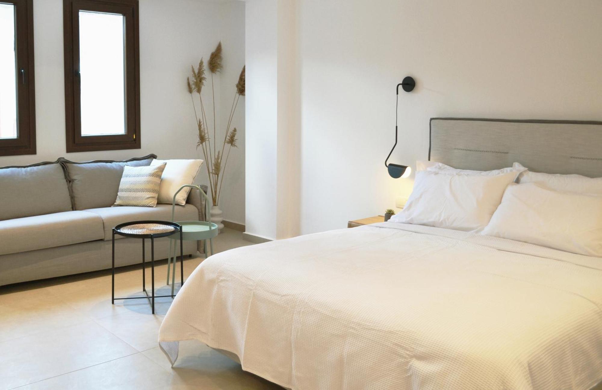Iades Suites Áfitos Quarto foto